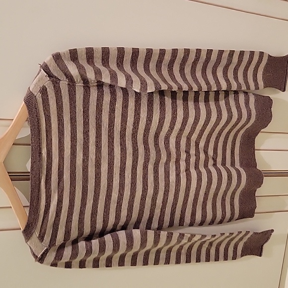 Sweater - Picture 3 of 5